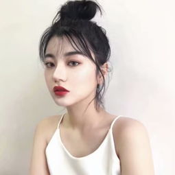红唇冷颜丸子头美人