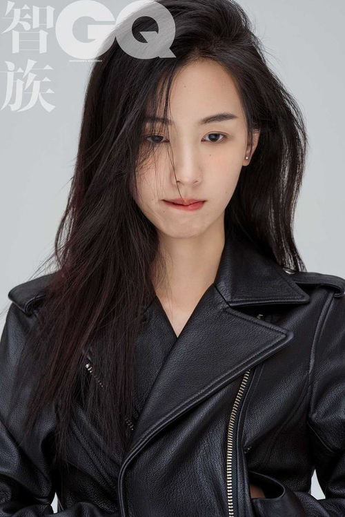 陈都灵初冬黑白大片曝光变身酷女孩尽显时尚力量