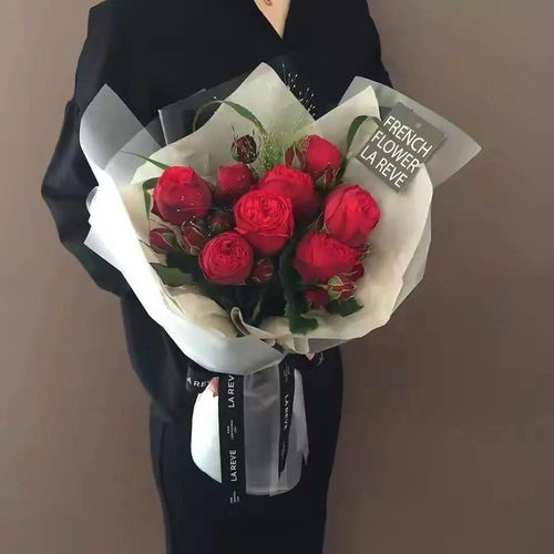 女生手捧鲜花头像