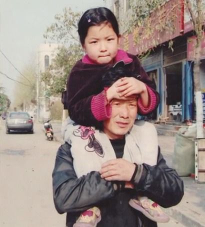 退休老人路安邦垃圾堆旁捡一女婴,16年倾尽所有将其养育成人