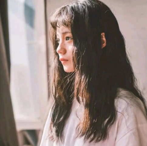有一种女人,嘴上总是爱说分手,心里却早已离不开你