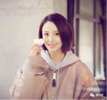 自信的女人最美丽,佟丽娅终于活出了应该有的精彩