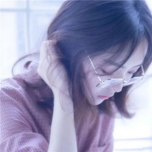 女生头像越长大越孤单