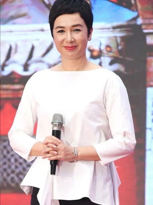 蒋雯丽不做扮嫩的老奶奶,爬满皱纹都不遮,自然点才美得久