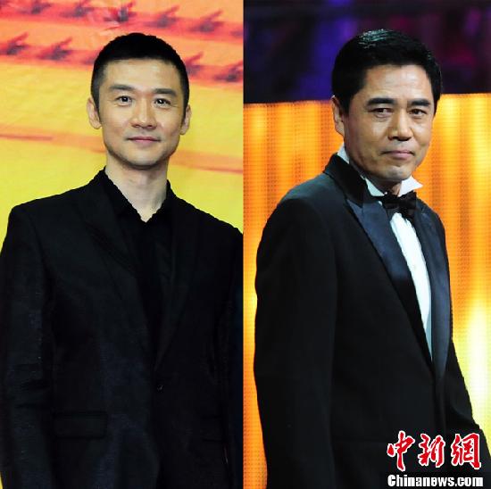 黄志忠打石膏拄拐现身公司他腿脚严重受伤