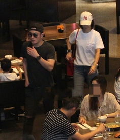 霍建华带神秘女子约会用餐粉丝曝真相低着头不露脸的是林心如