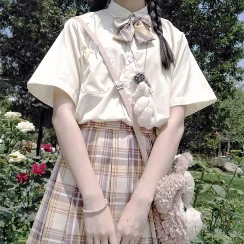 晚安我藏于万人之中,渴望与你相见时,也希望你满心欢喜