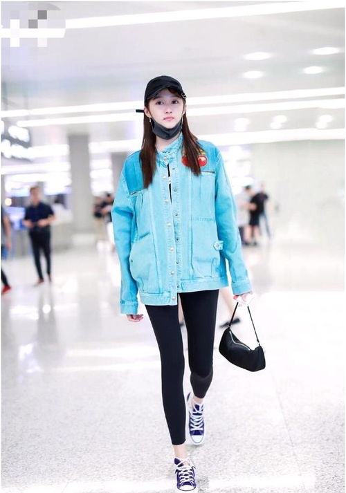 关晓彤宋祖儿同款外套肤白貌美仿佛姐妹,杨幂少女感气质完胜