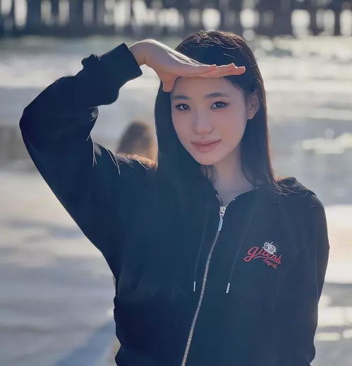 小s女儿lily毕业餐会曝光,身穿白色连衣裙仙气满满