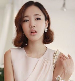 适合美女轻盈短卷发解救大脸塑造星味儿组图