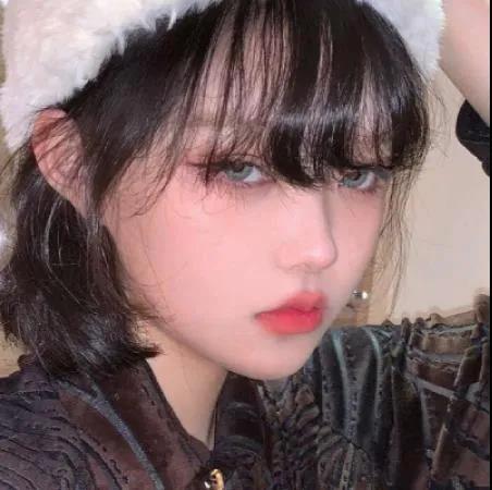 诱人美艳的超高冷女头像女神必备可爱点