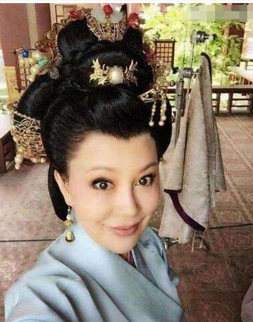 她美貌不输刘晓庆,结婚19年仍未生娃,今63岁嘟嘴卖萌满满少女心