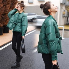 墨绿色羽绒服女冬季2024年新款短款时尚小个子v领盘扣白鸭绒外套
