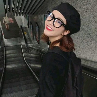 戴黑色眼框眼镜的女孩真人头像超气质网红美女