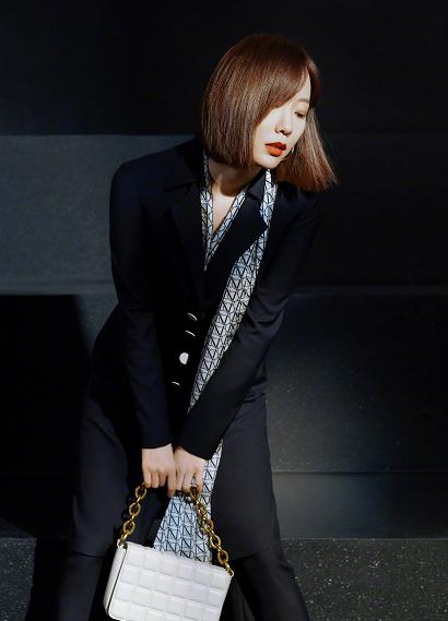 王珞丹真是好a一女的,用高级的服装搭配气质,真是又飒又美