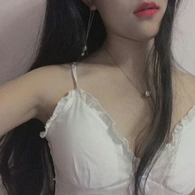女生锁骨头像霸气性感美女上半身
