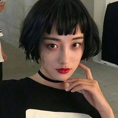 女生可爱头像唯美短发