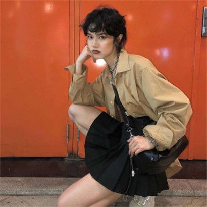 微信头像女气质高冷正脸百褶裙