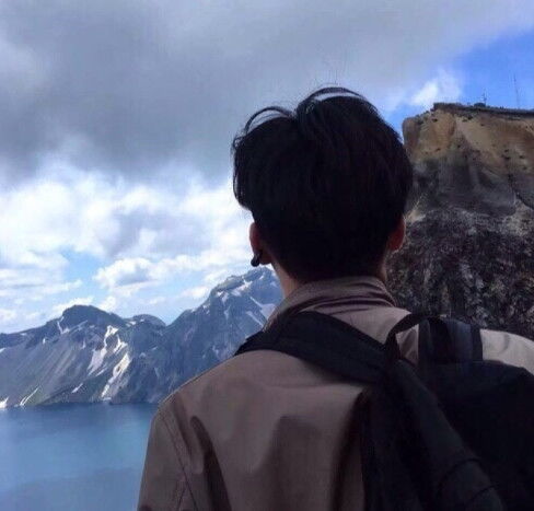 男票在这4个时间保持沉默你的墙头松动了,心疼小姐姐