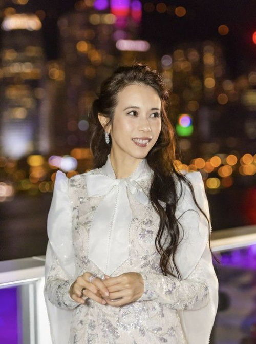 dg辱华三年后,莫文蔚公开穿该品牌服装亮相,还把照片设为头像