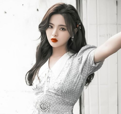 杨超越回复黑粉恶评,回应让人倍感温暖,网友好温柔的女孩子
