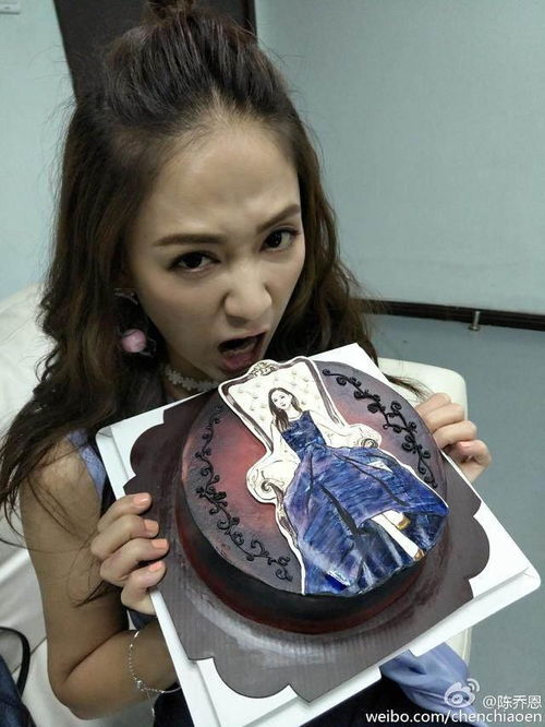 女星吃甜食不发胖因为她们不过是跟甜食亲密合影