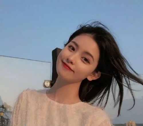 王菲女儿逛街2小时花10万最高级的炫富,是养出这样的孩子