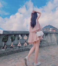 2018年要做气质女人,首选这7款v领连衣裙