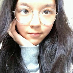 李咏17岁女儿近照曝光,打扮时髦完美逆袭,优雅成熟颇具明星风范